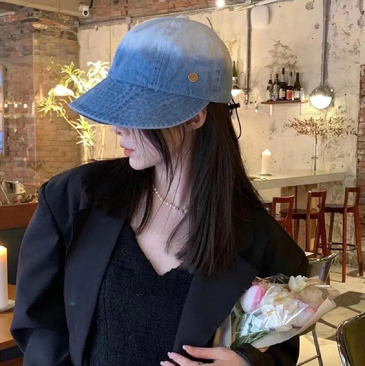 戴帽子女神头像
