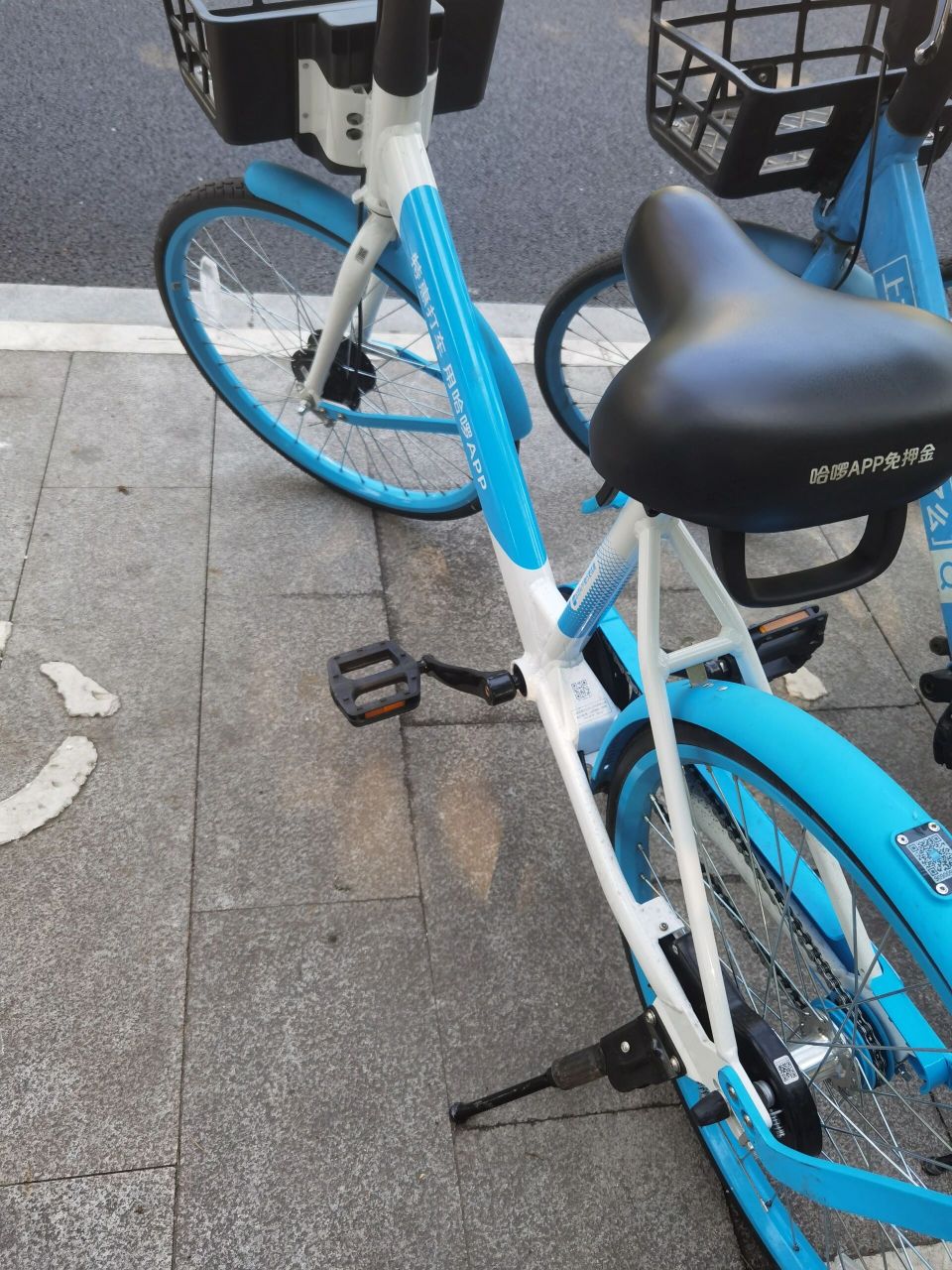 新的哈罗单车没有手动的锁了 骑了辆哈罗单车,还车时发现没有手动锁环