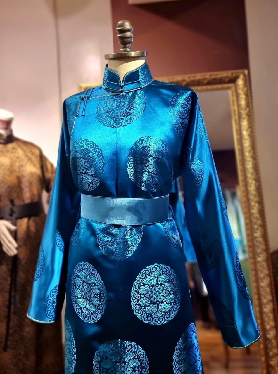 传统袍子的魅力——哈青色 #蒙古族# #蒙古袍# #传统文化# #蓝色系