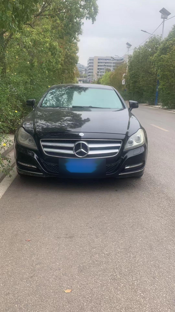 最新拿下 12年上牌奔驰gls300,自动挡开天窗,车控无敌,配置相当到位