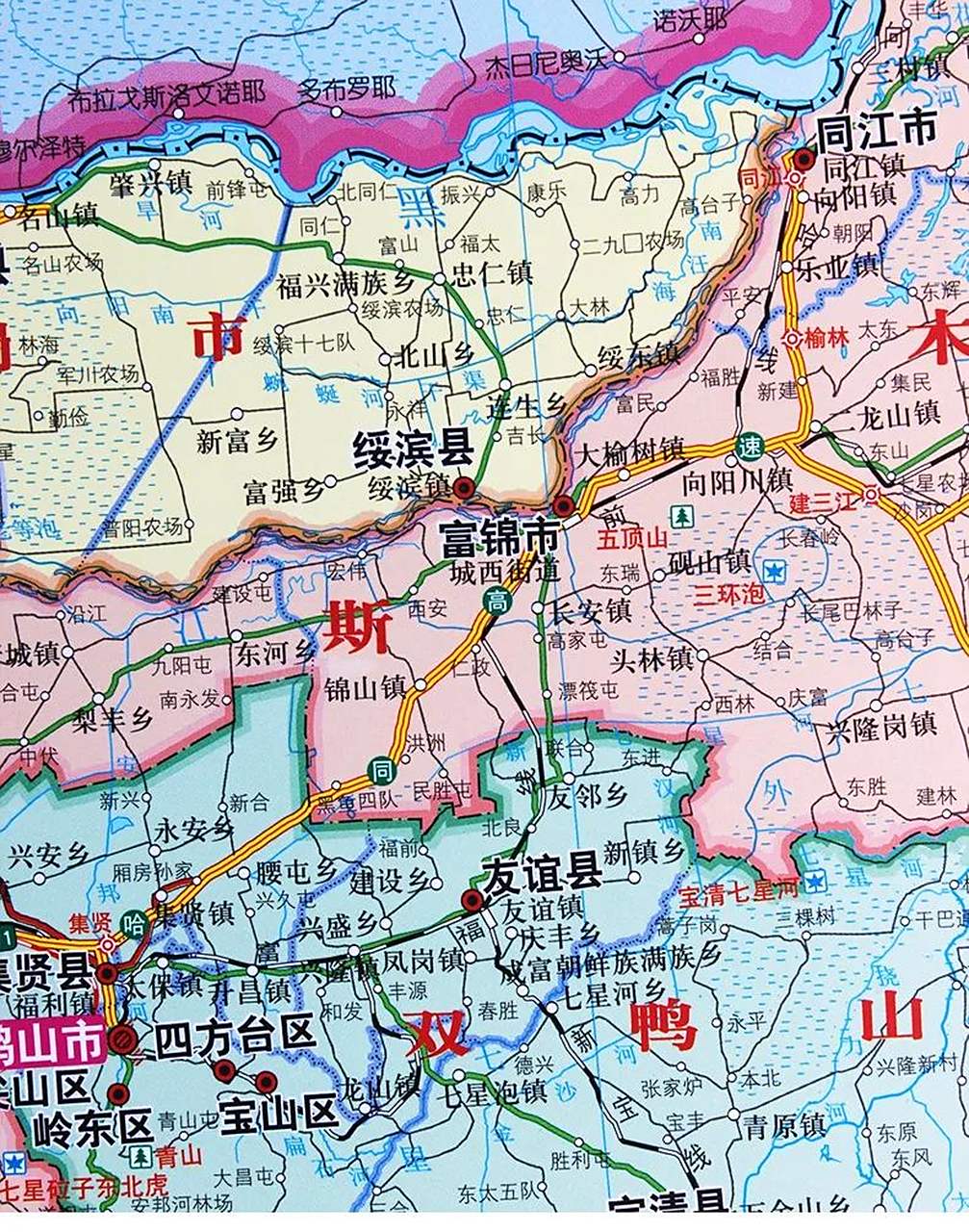 去鹤岗的公路铁路也大多要经过佳木斯,在黑龙江东北部,佳木斯是最大的