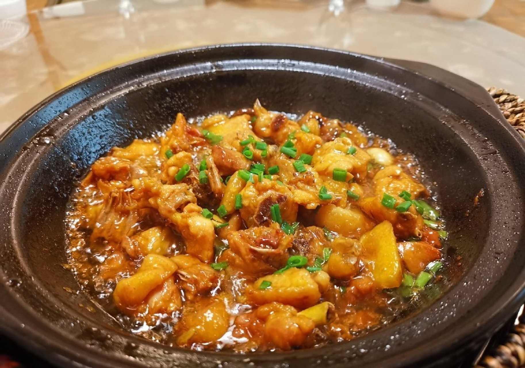 赣州特色美食篇(上) 1,赣南小炒鱼是江西赣州的一道特色菜.