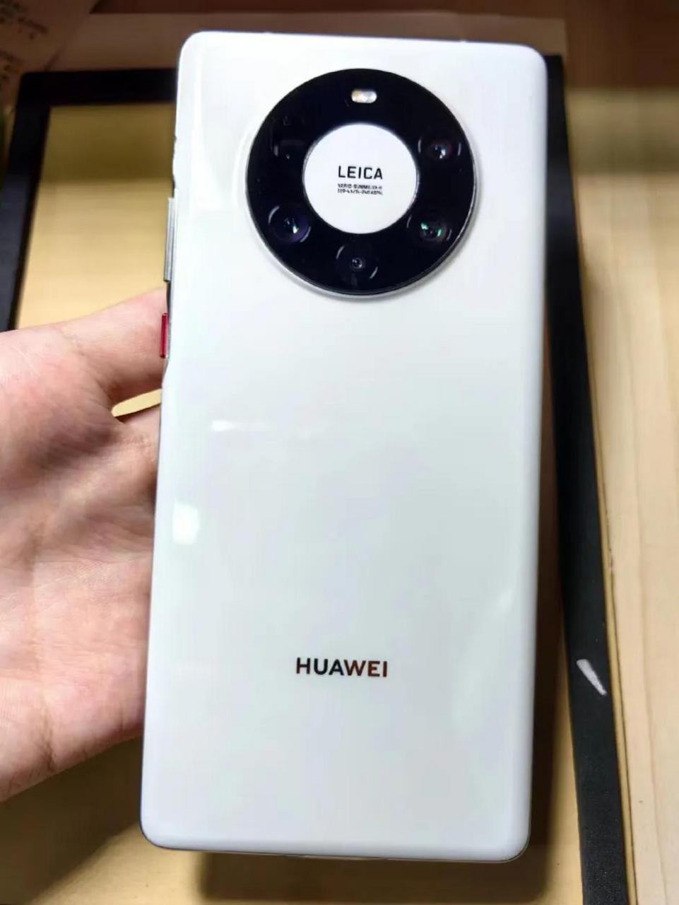 说出你们心中颜值最高的手机 金标华为,五个摄像头,比mate40pro重20克