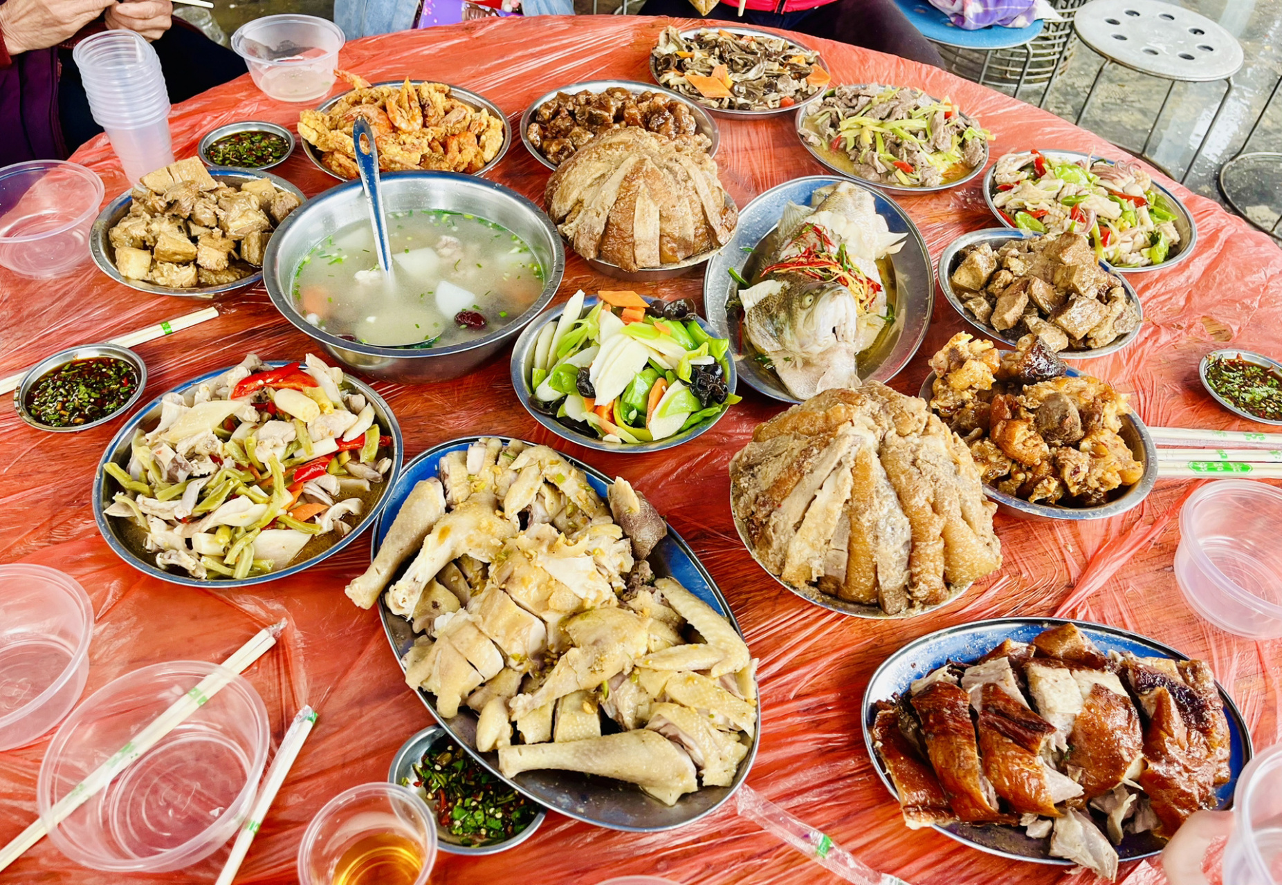 我妈妈是广西的爸爸是广东的,今天妈妈那边的人亲戚请吃席