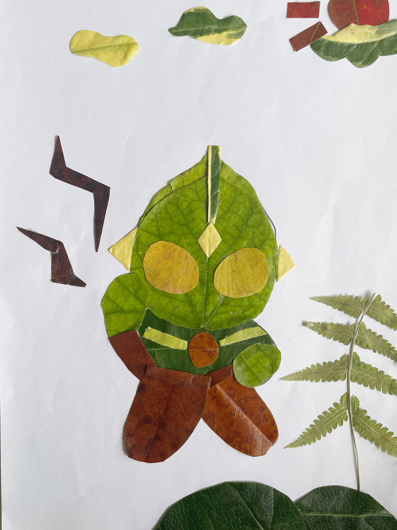 幼儿园作业,奥特曼树叶贴画