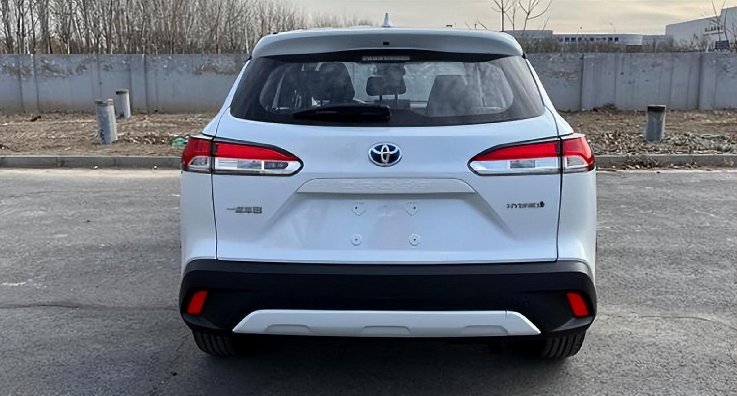 在汽车市场,十万级的电混suv车型竞争激烈,而丰田双擎卡罗拉锐放凭借