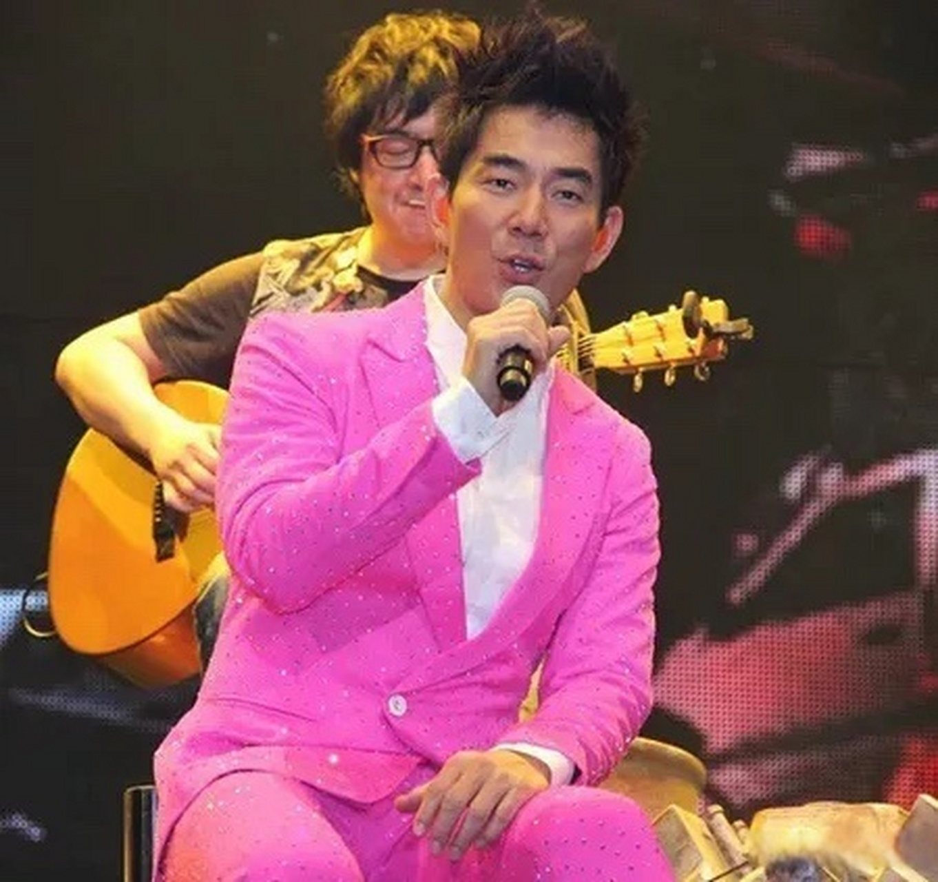 1997年,任贤齐和父亲回武汉老家祭祖.