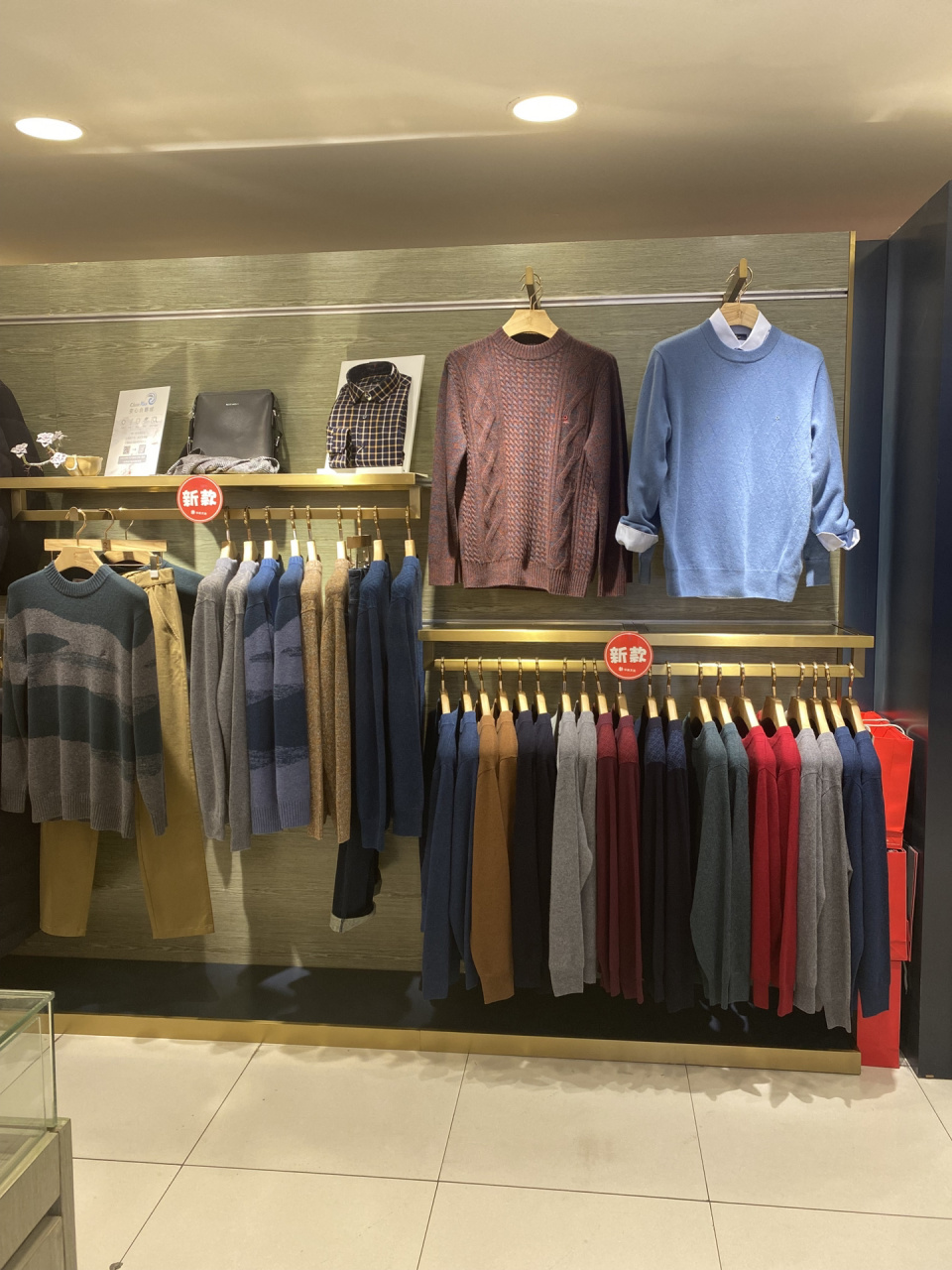 梦特娇男装 梦特娇男装 说是男人的衣柜一点都不夸张.