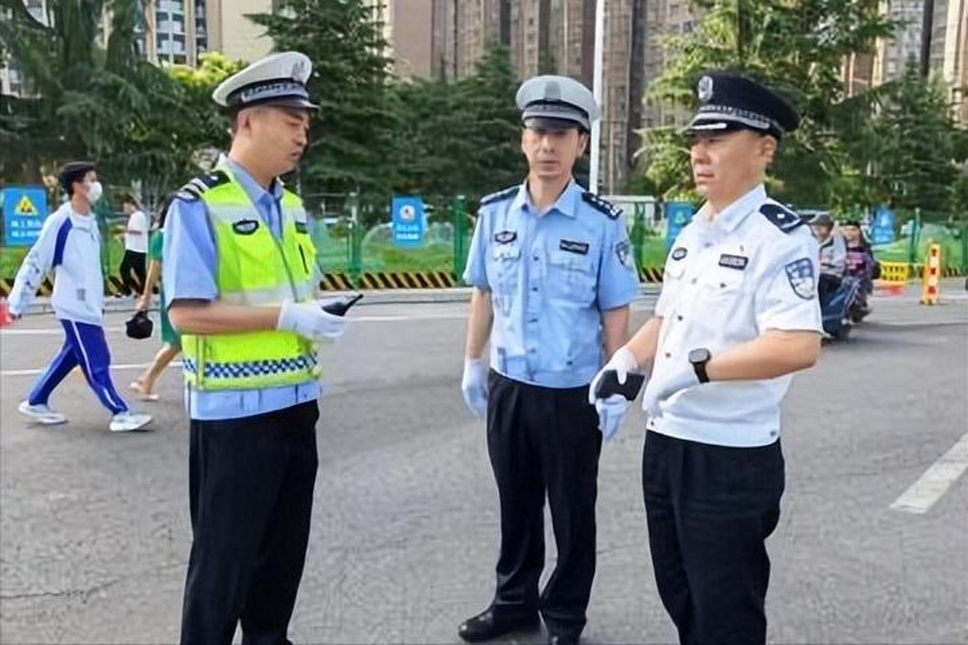 西安交警执勤图片图片