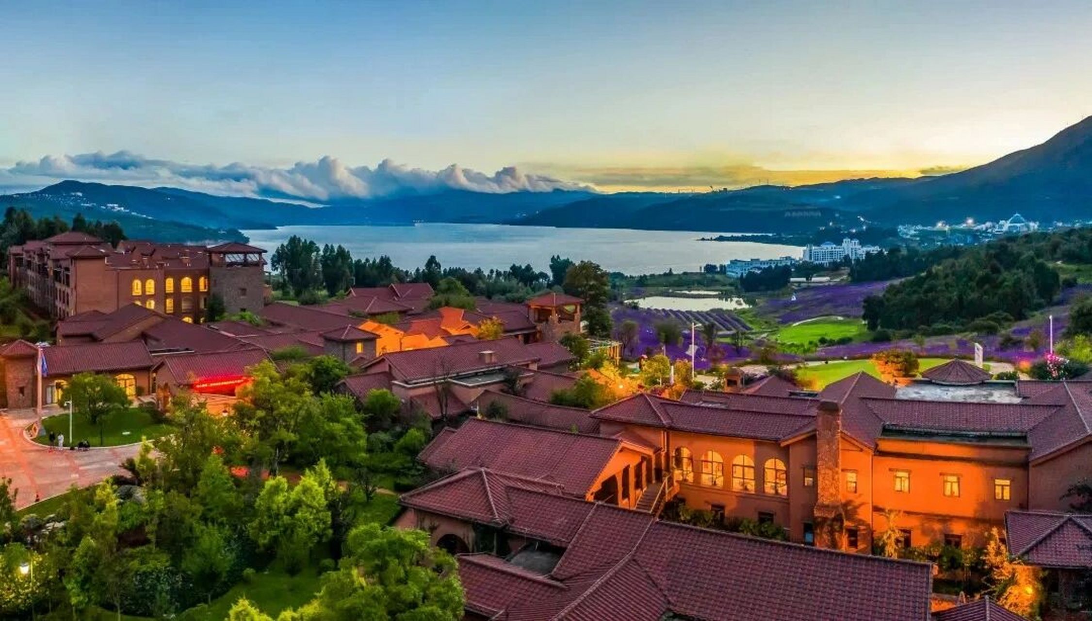 昆明好去处,带你玩转华侨城阳宗海度假区~  为云南第三深水淡水湖泊