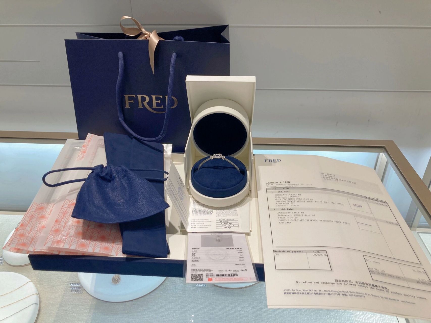 fred银色马鞍扣手链 最近入手马鞍扣手链,当时在金色和银色纠结,最终