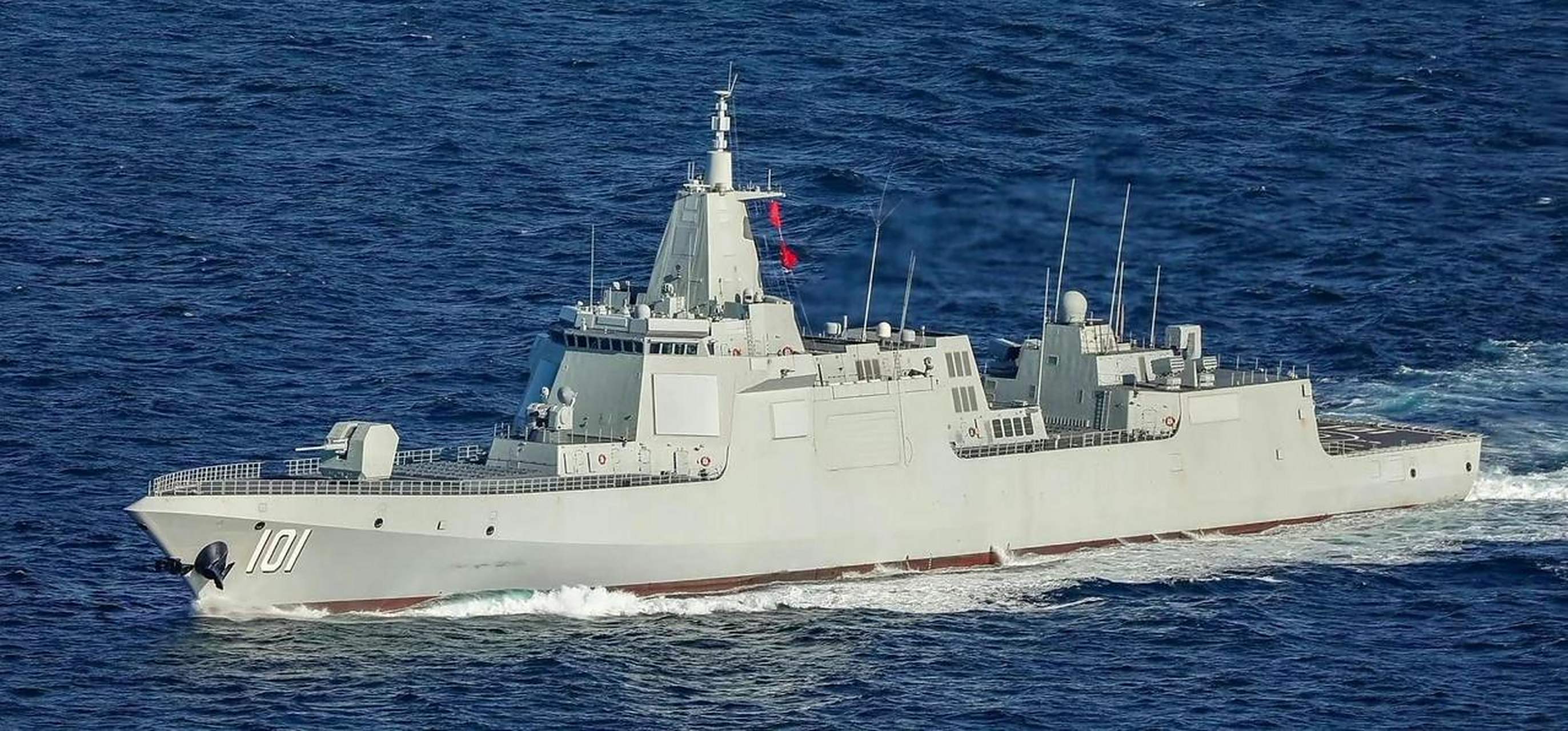 以往只觉得这一体化桅杆隐身和简洁干脆,多看看还挺霸气的,通信,导航