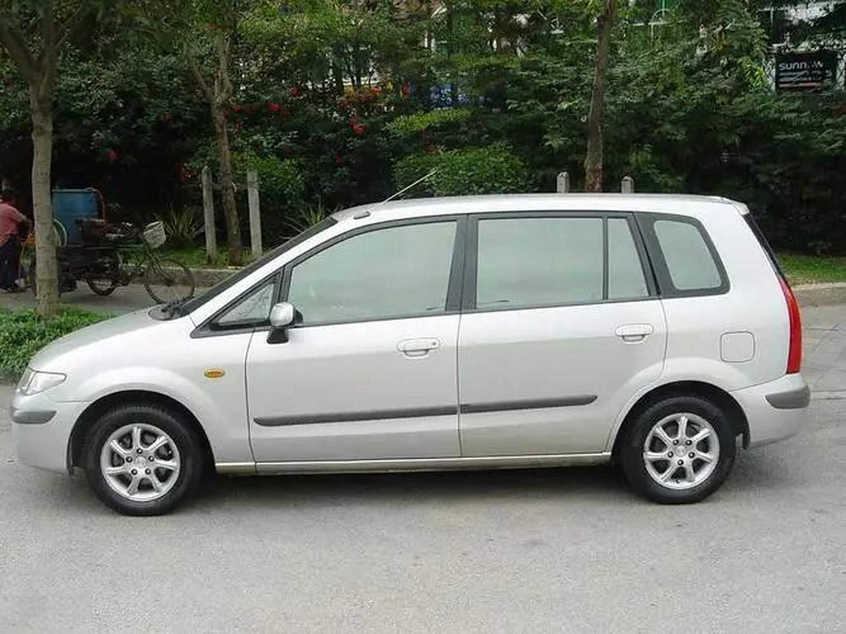 76-平民的mpv-海南马自达普力马 提及马自达,许多车友可能首先联想到