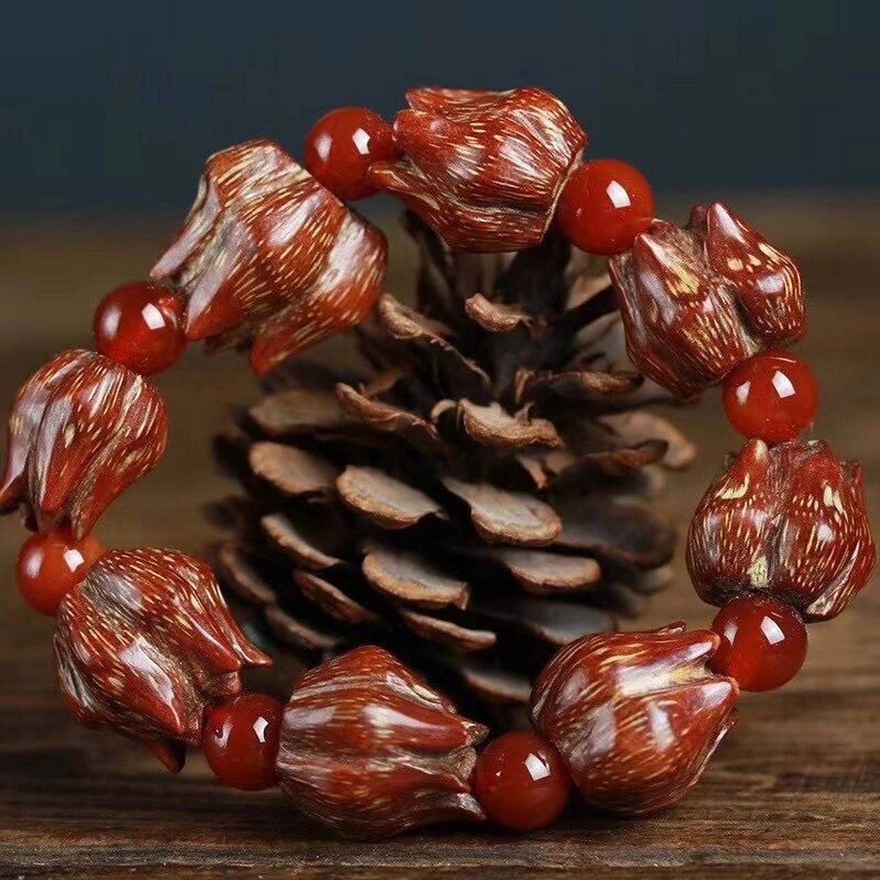 尺寸18-21mm,滴血莲花菩提籽是一种很少见的菩提,滴血莲花菩提经过盘