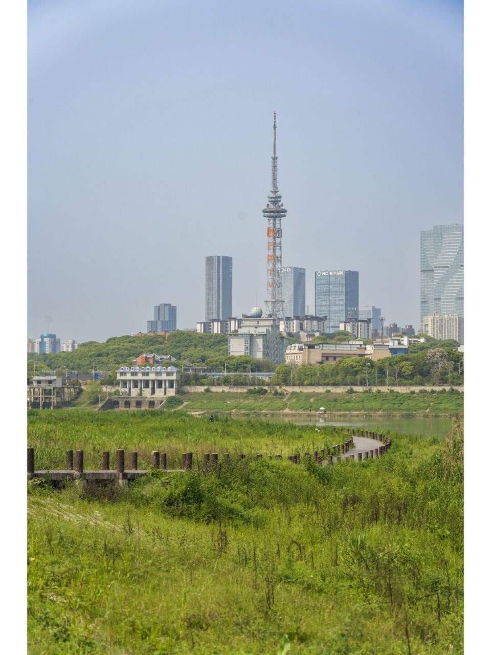 鸭嘴公园 浏阳河风光带旁的马栏山鸭嘴公园: 一个可以露营,踢足球,打