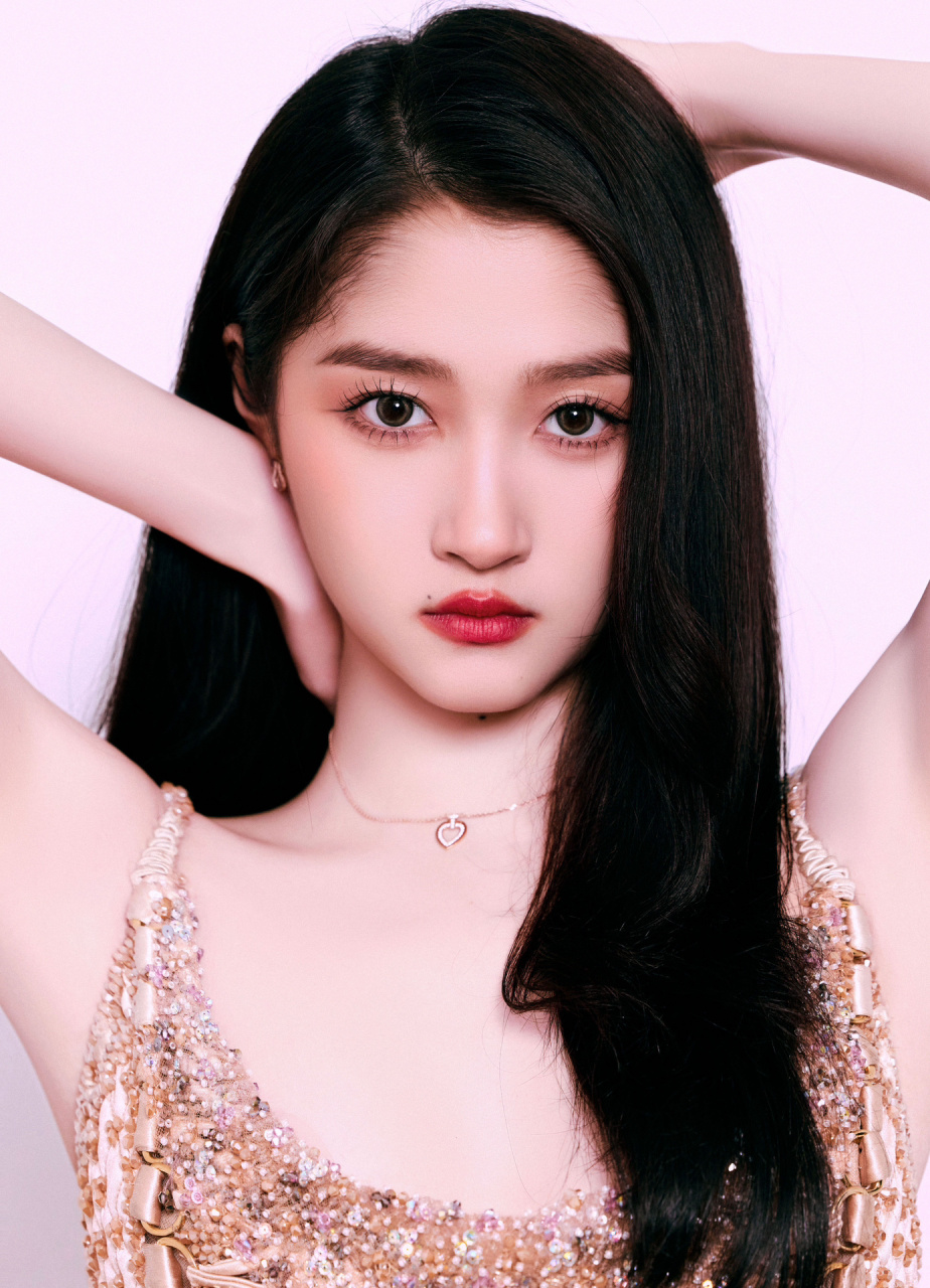 97关晓彤|国剧盛典造型97高开叉长裙好绝 97 关晓彤|国剧盛典