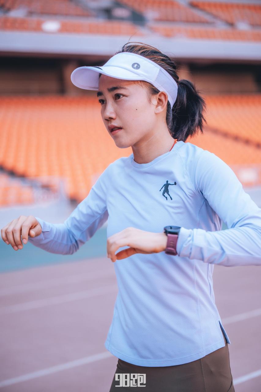 跑步超话 pb 2:31:45的潘素芳  本次#兰州马拉松#报名成绩最佳的国内