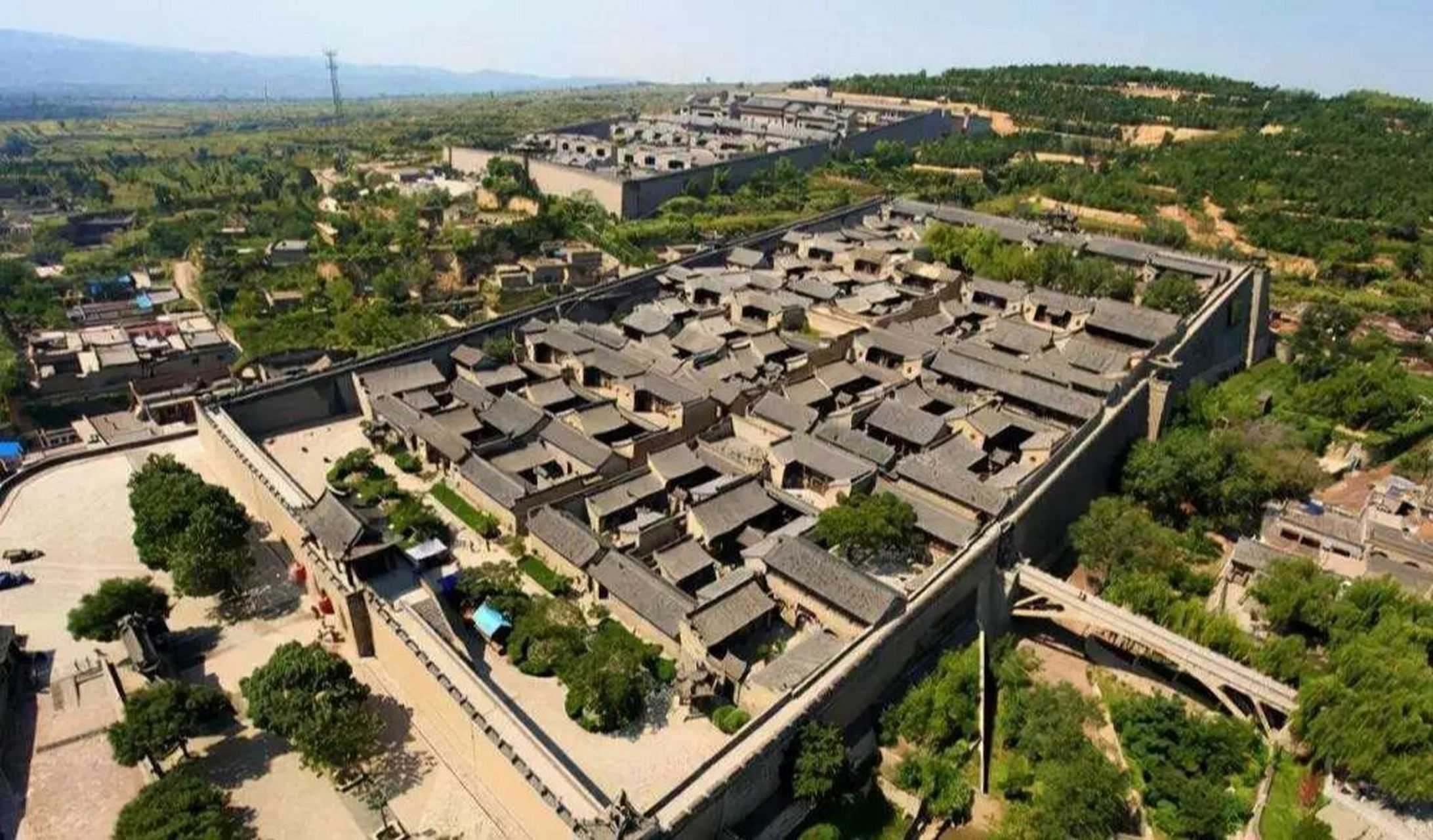 北方建筑史上一颗璀璨的明珠—乔家大院 在的乔家大院占地8724平方米