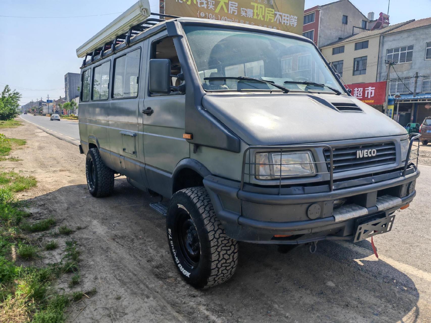 依维柯2045中轴,5座,国六,专用客车 还有长轴和方舱.