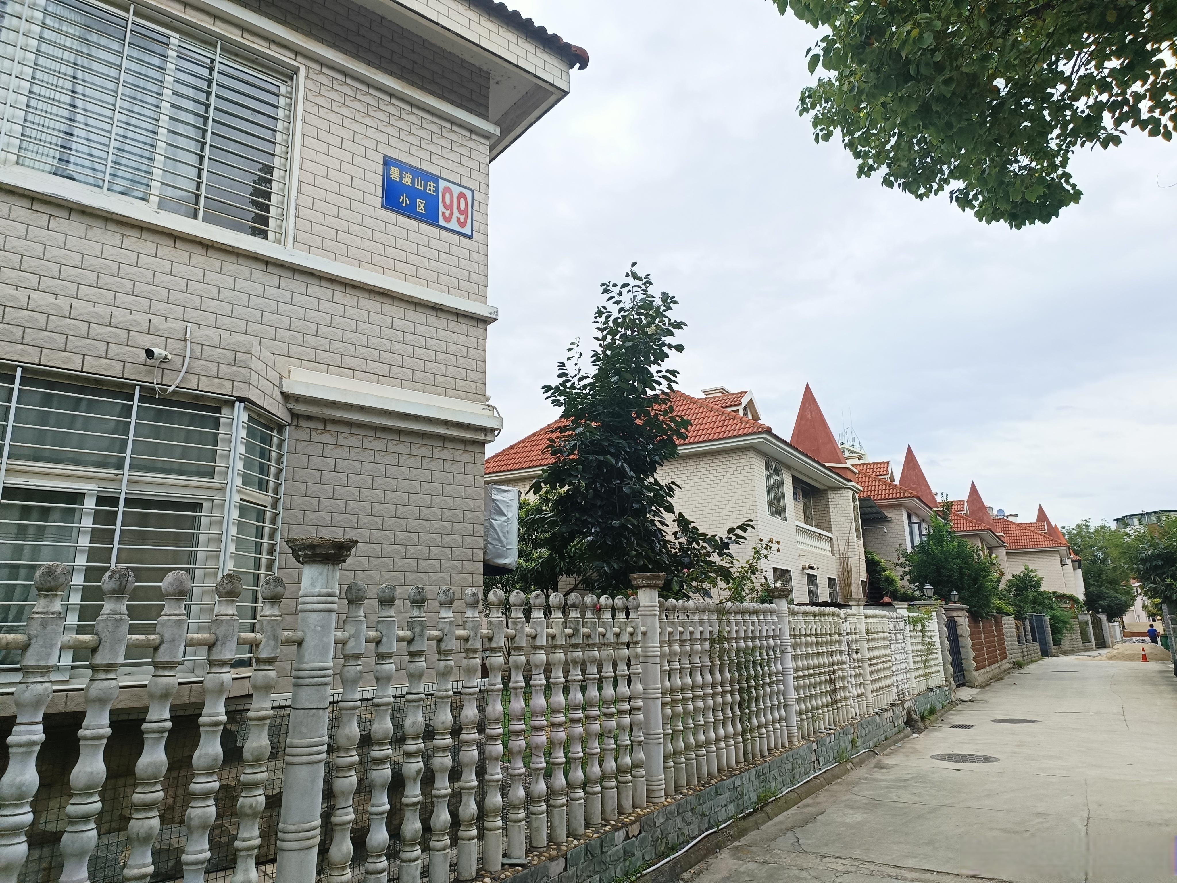 酷暑天,适合在家里呆着,楼上楼下做一遍卫生,出门