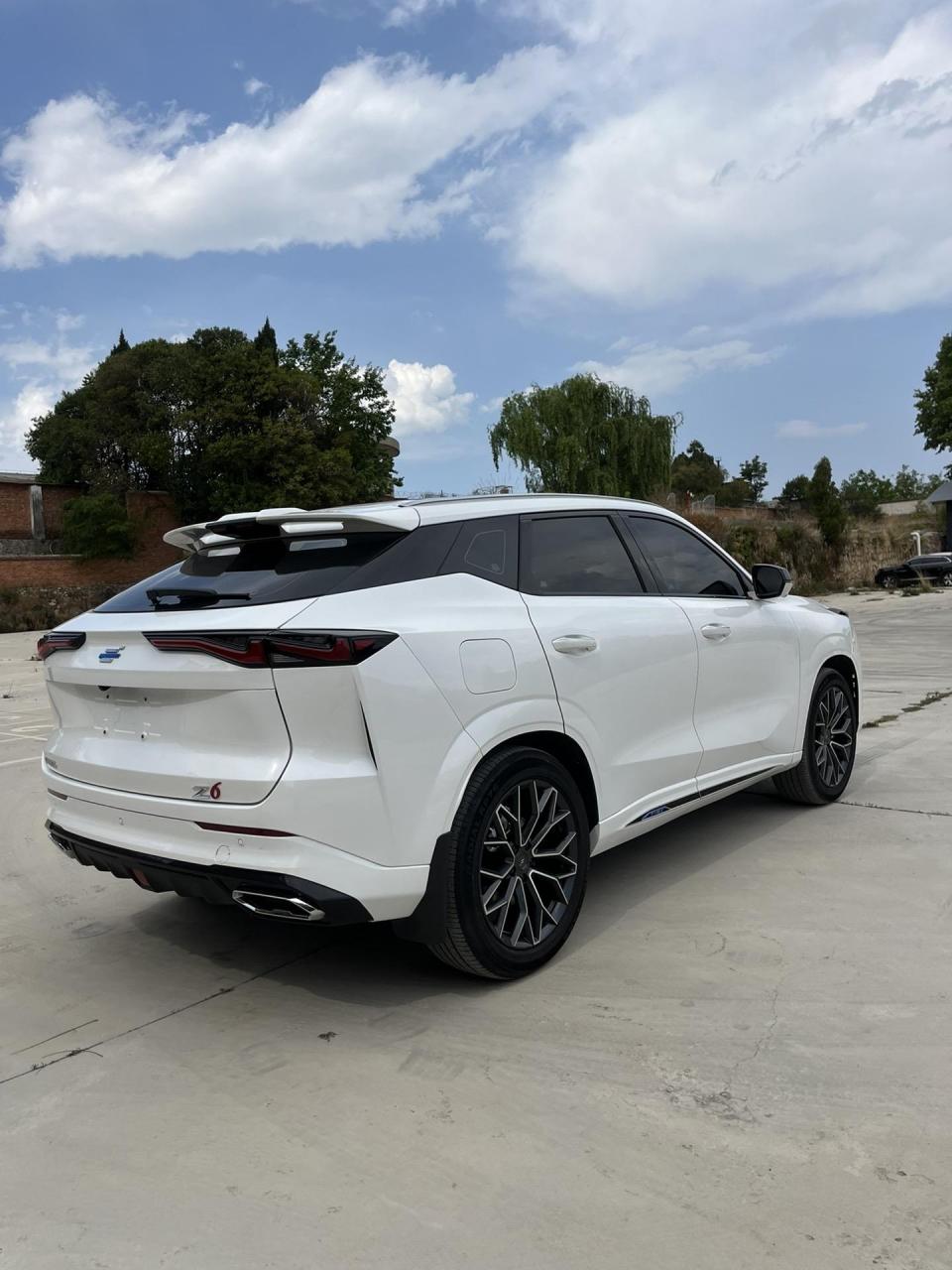 长安欧尚z6(油电混动) 排量1.