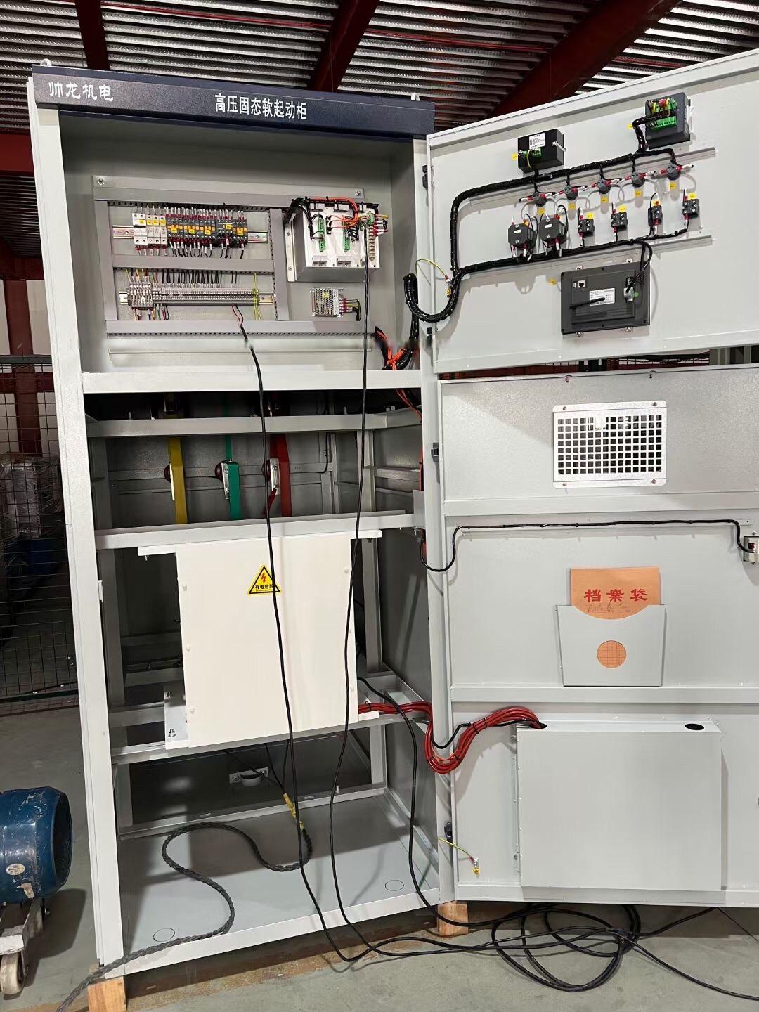 工作原理:在绕线电动机的转子回路中串入特制的电解液作为电阻,并通过