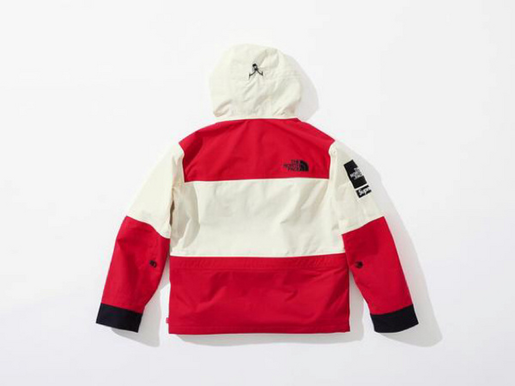 昨晚买了这件supreme x tnf 2018年的最新联名冲锋衣,11月29日刚发售.