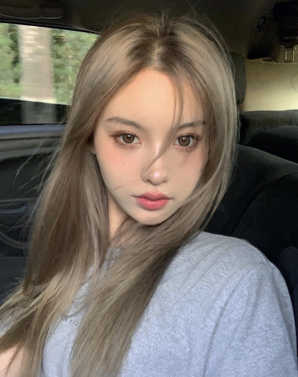 2020流行染发发色97亚麻灰金很混血的发色超级显白 要说今年流行