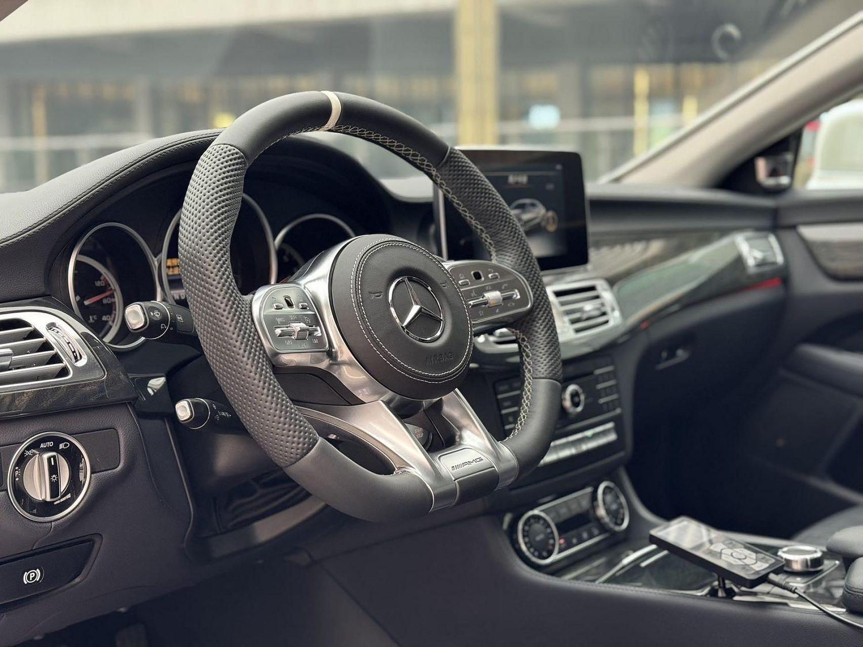 15年改款cls260 改装cls63套件amg方向盘b&o沙漏高音氛围灯 内饰氛围