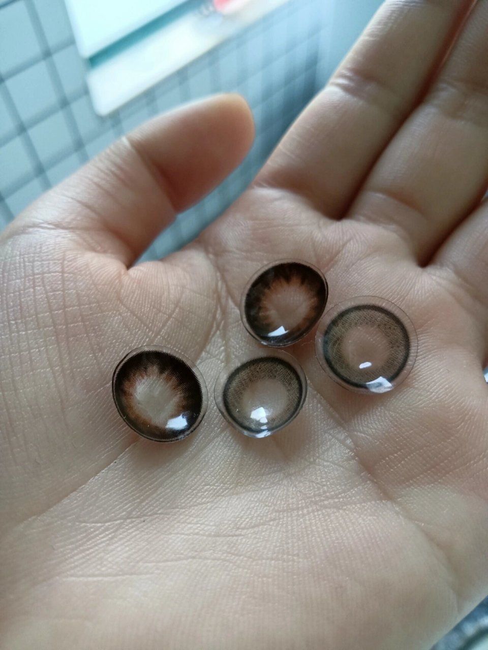 美瞳干了好几天了,还能不能戴 摘下来之后就忘了放在美瞳盒里了,已经