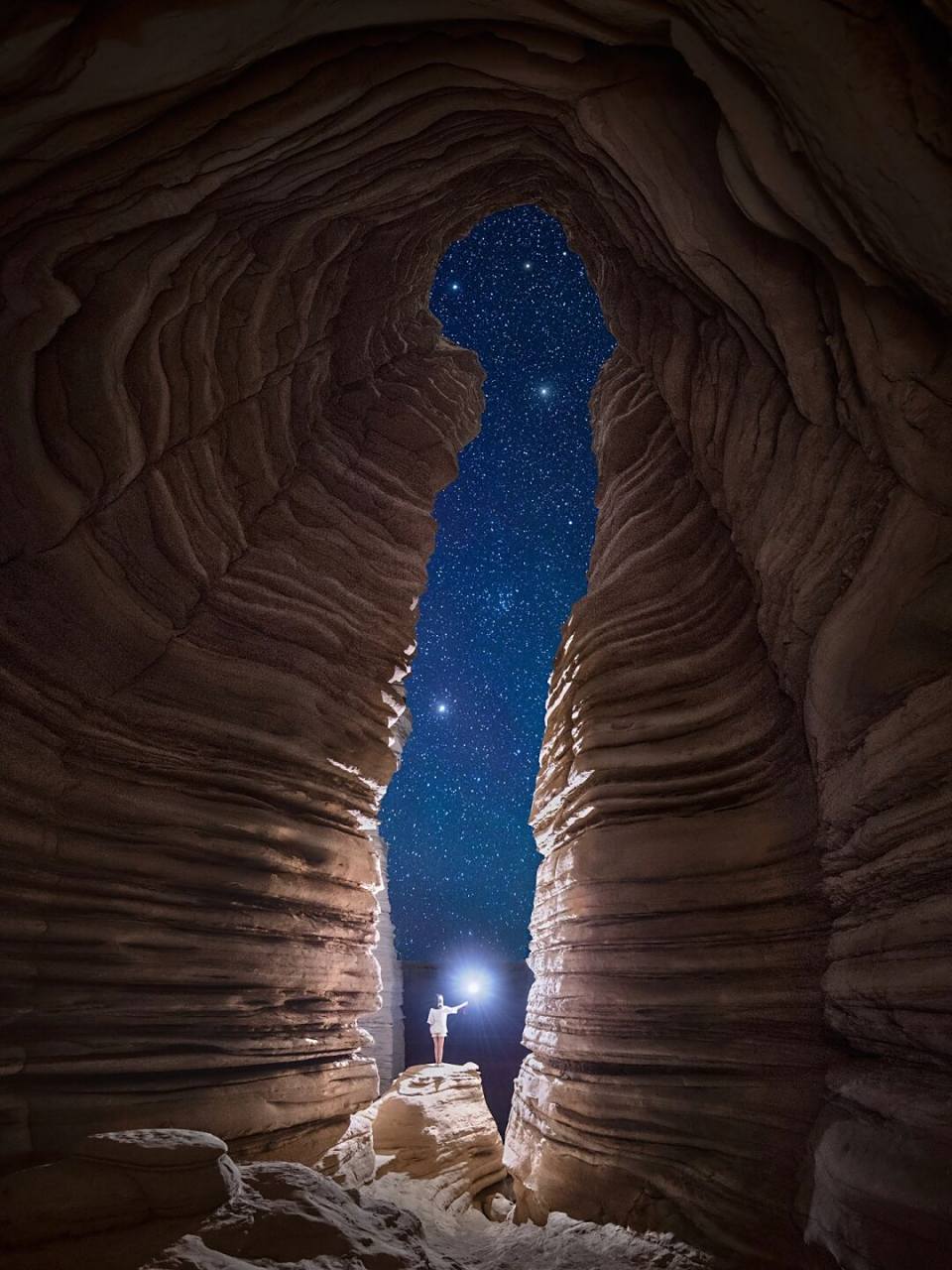 一半是山川湖海" 	 作为一名旅行摄影师,用双脚丈量着天南海北的土地