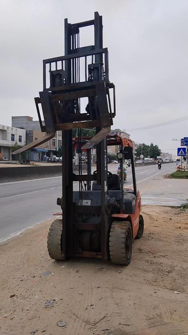 2016合力叉车3.5吨,手动挡两节门架升高4米5,带反牙,二万多,车况精品