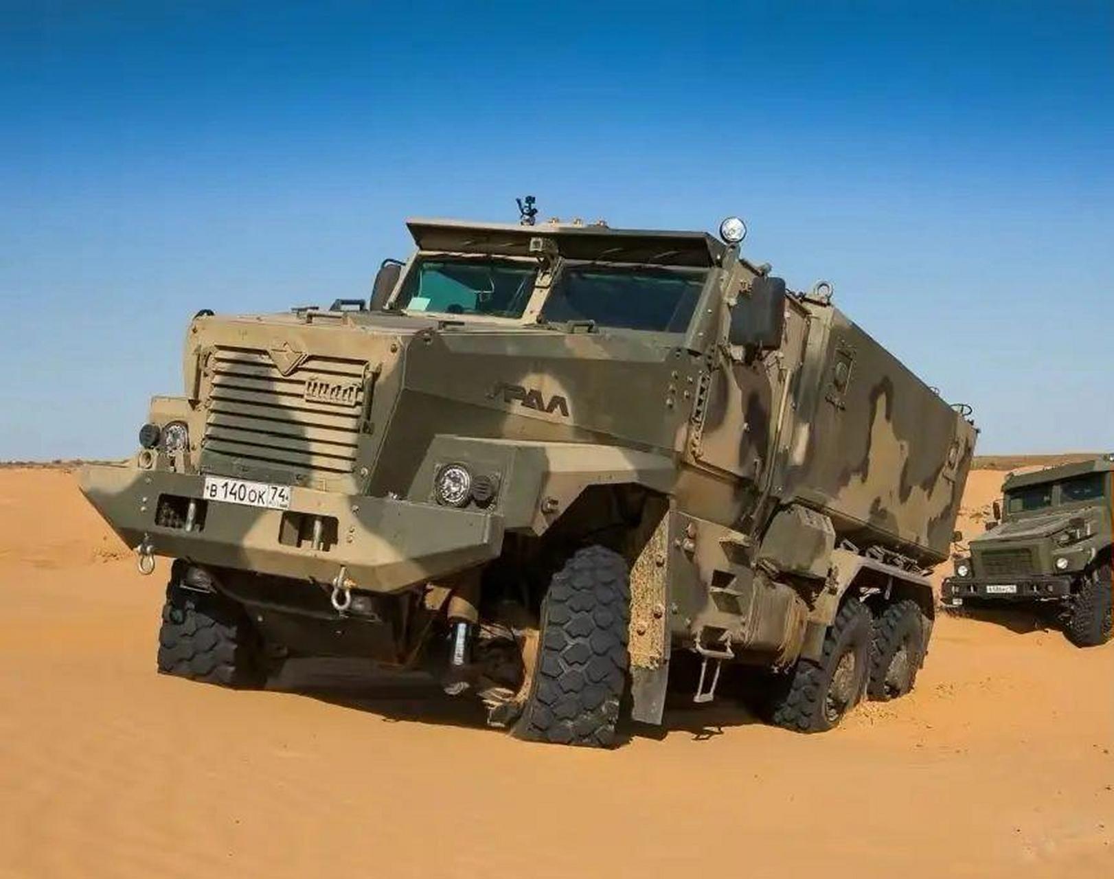 乌拉尔-63095"台风-u"俄罗斯乌拉尔-63095"台风-u"6x6装甲运输车,抛开