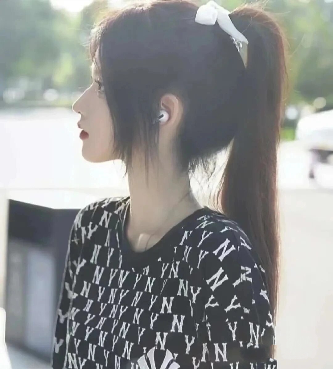 女生高马尾头像