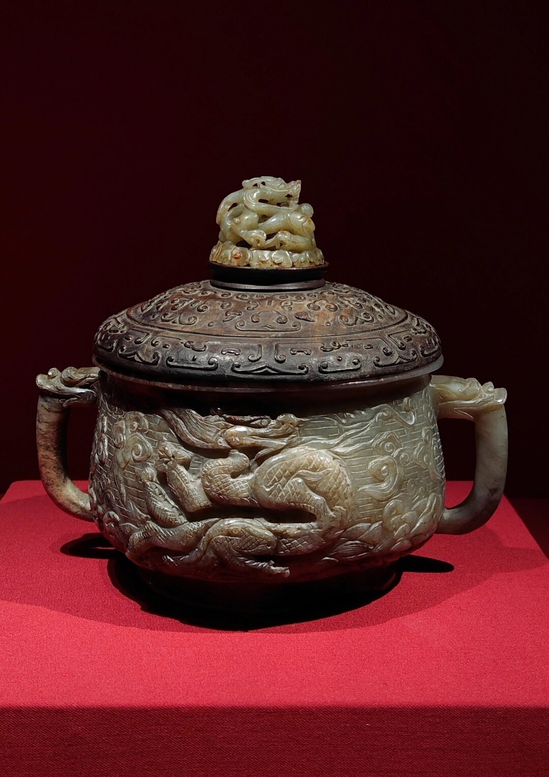 故宫十大镇馆之宝——宋仿古玉61玉云龙纹炉