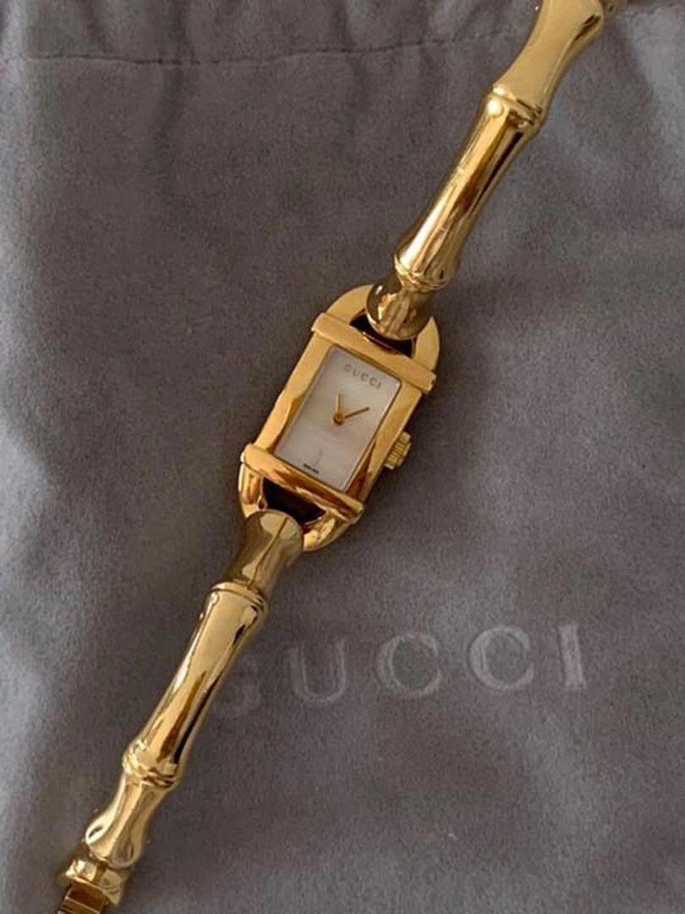 gucci竹节中古表 金色的哦 gucci的竹节元素是经典的中古象征 竹节