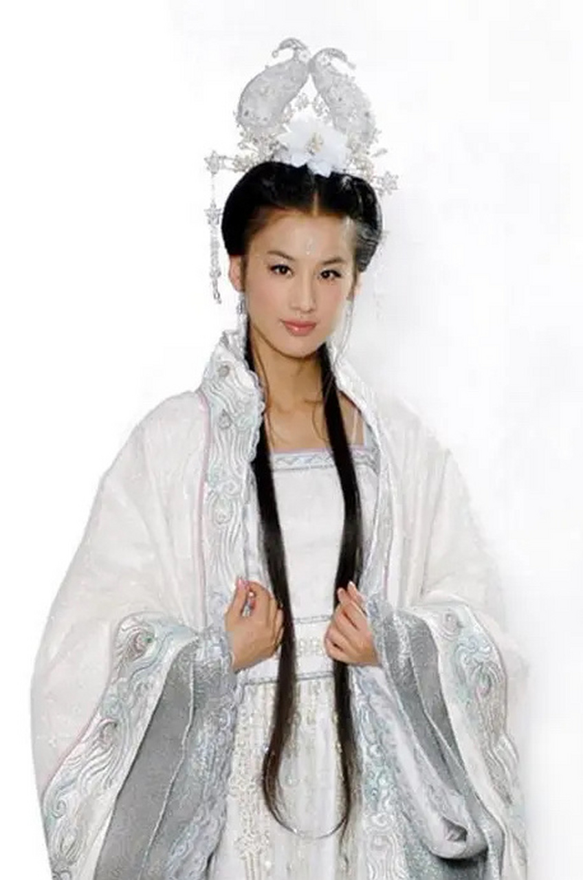 《天仙配》中黄圣依饰演的七仙女头饰一览,天上做仙女时的步摇,大婚时