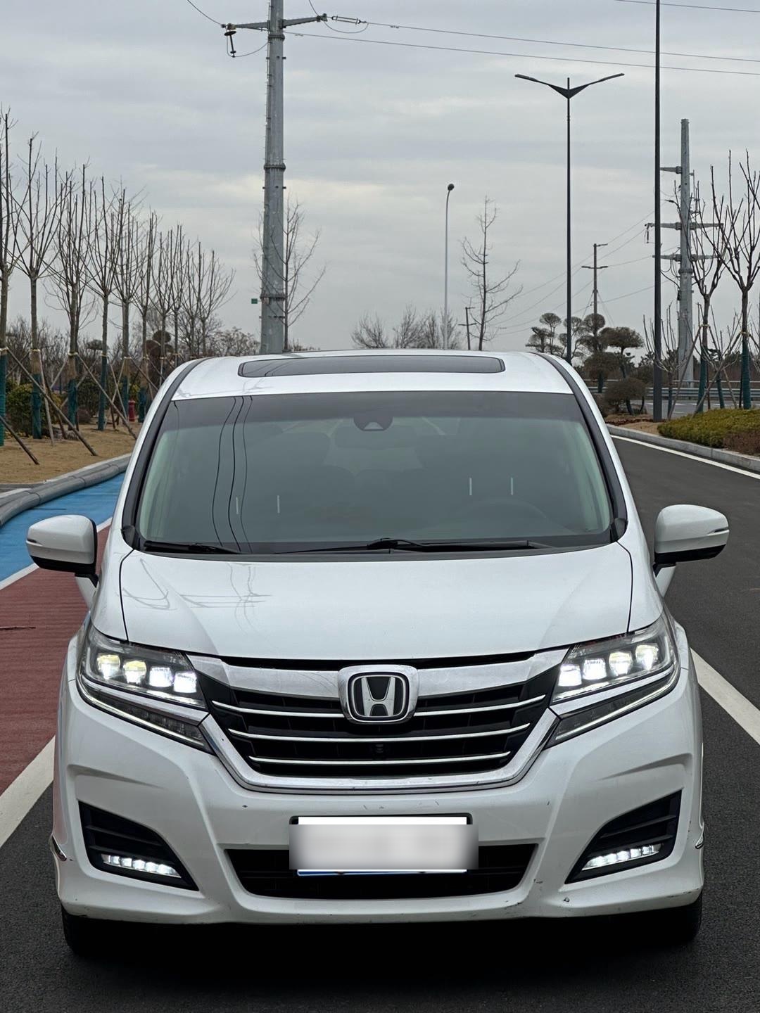 17年本田艾力绅商务车 七座 双电动车门 2