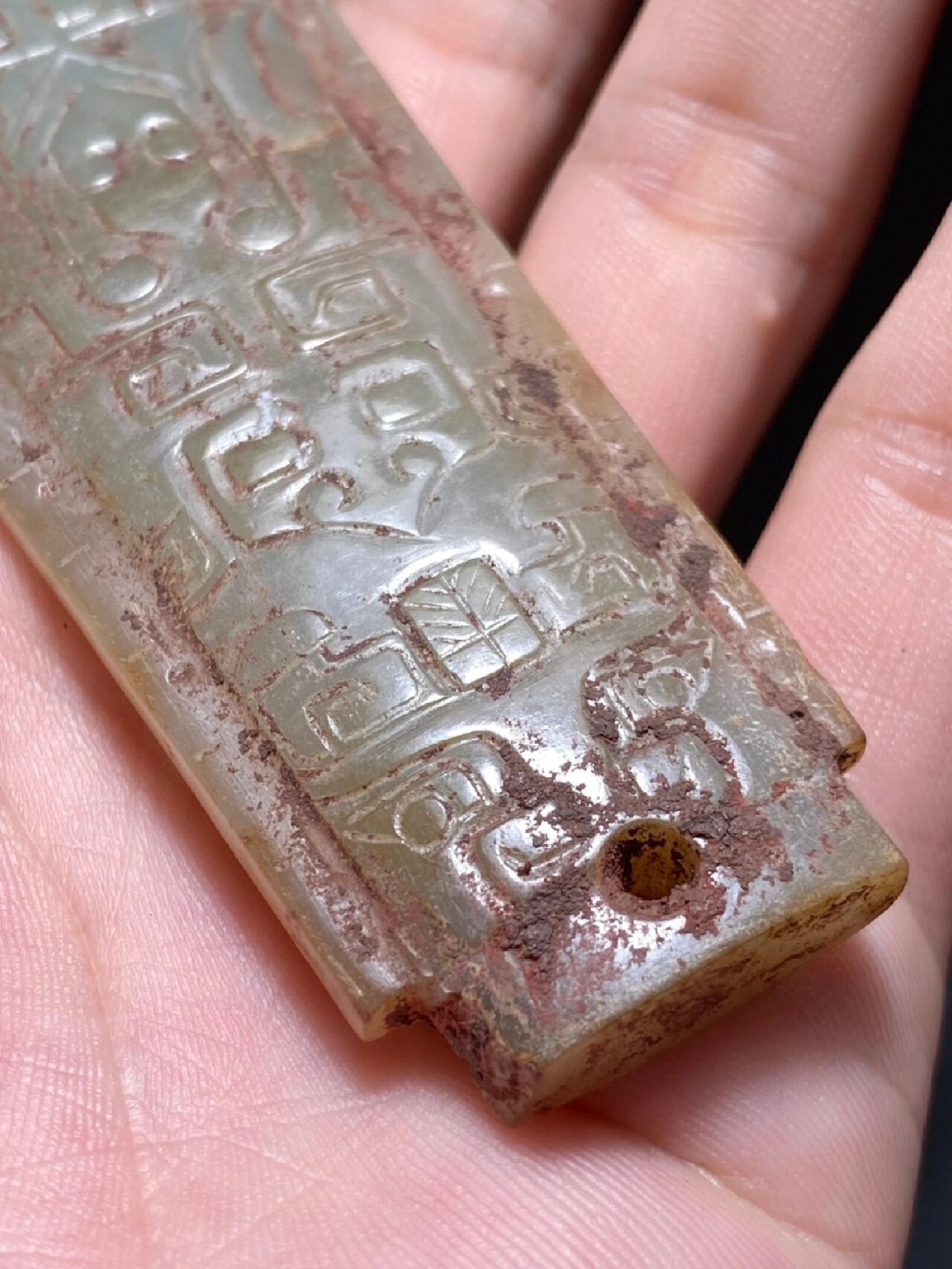 商 和田玉籽料 兽面饕餮纹 玉钺