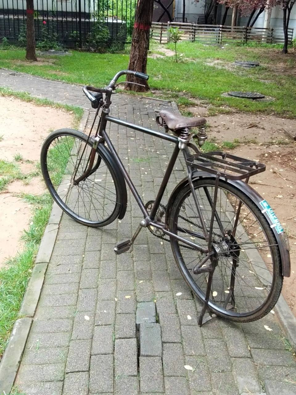 老式自行车 1956年大国防 青岛自行车以倒闸车出名,大部分人只知道大