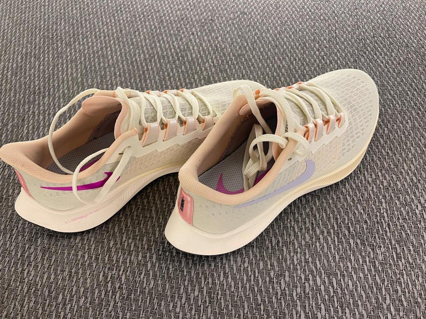 nike  air zoom pegasus 37 跑步鞋 超级喜欢 颜色清新 轻! 回弹力好!