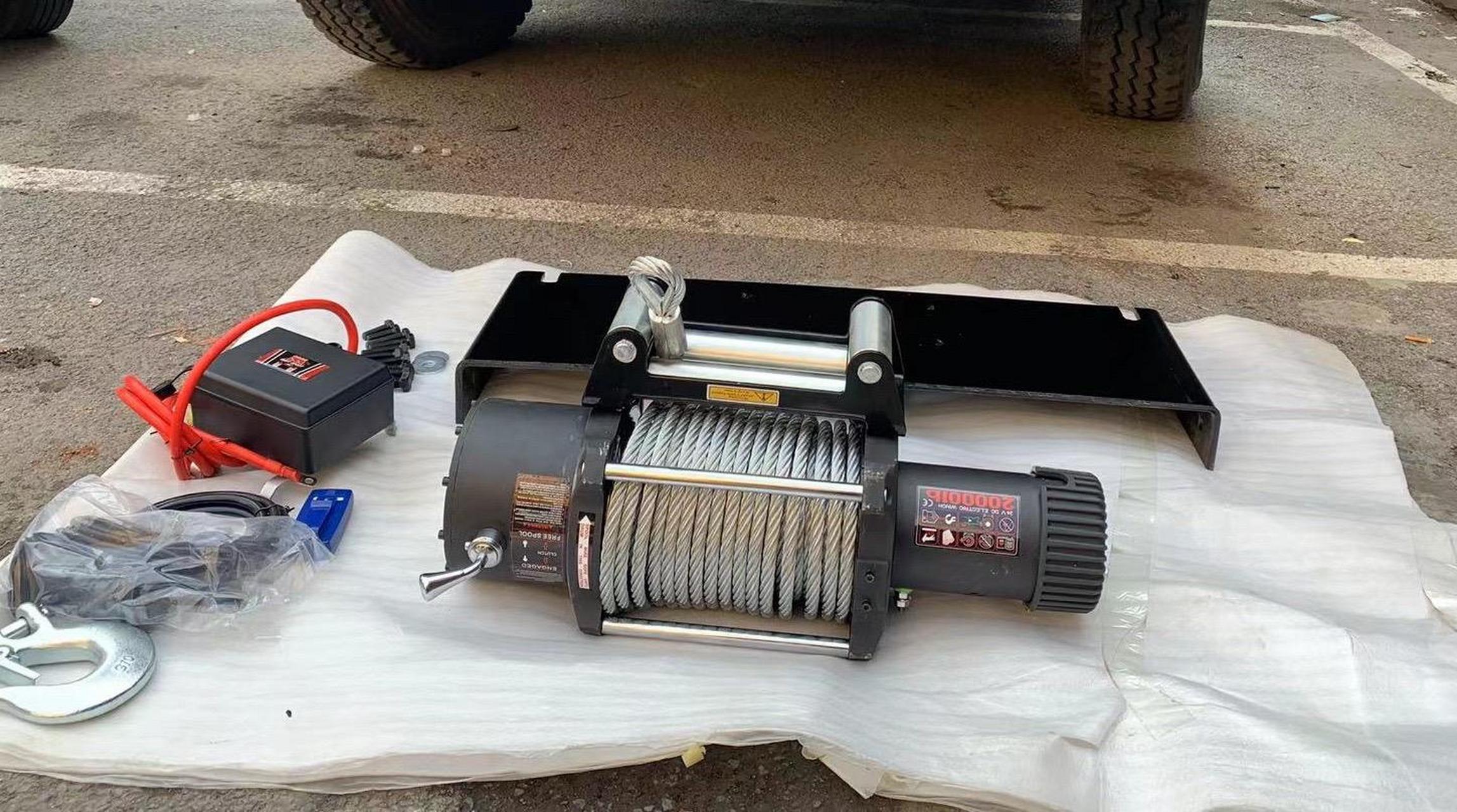 绞盘加装完毕, 车辆脱困自救,互救必备神器, 越野车,载重车等车型都可