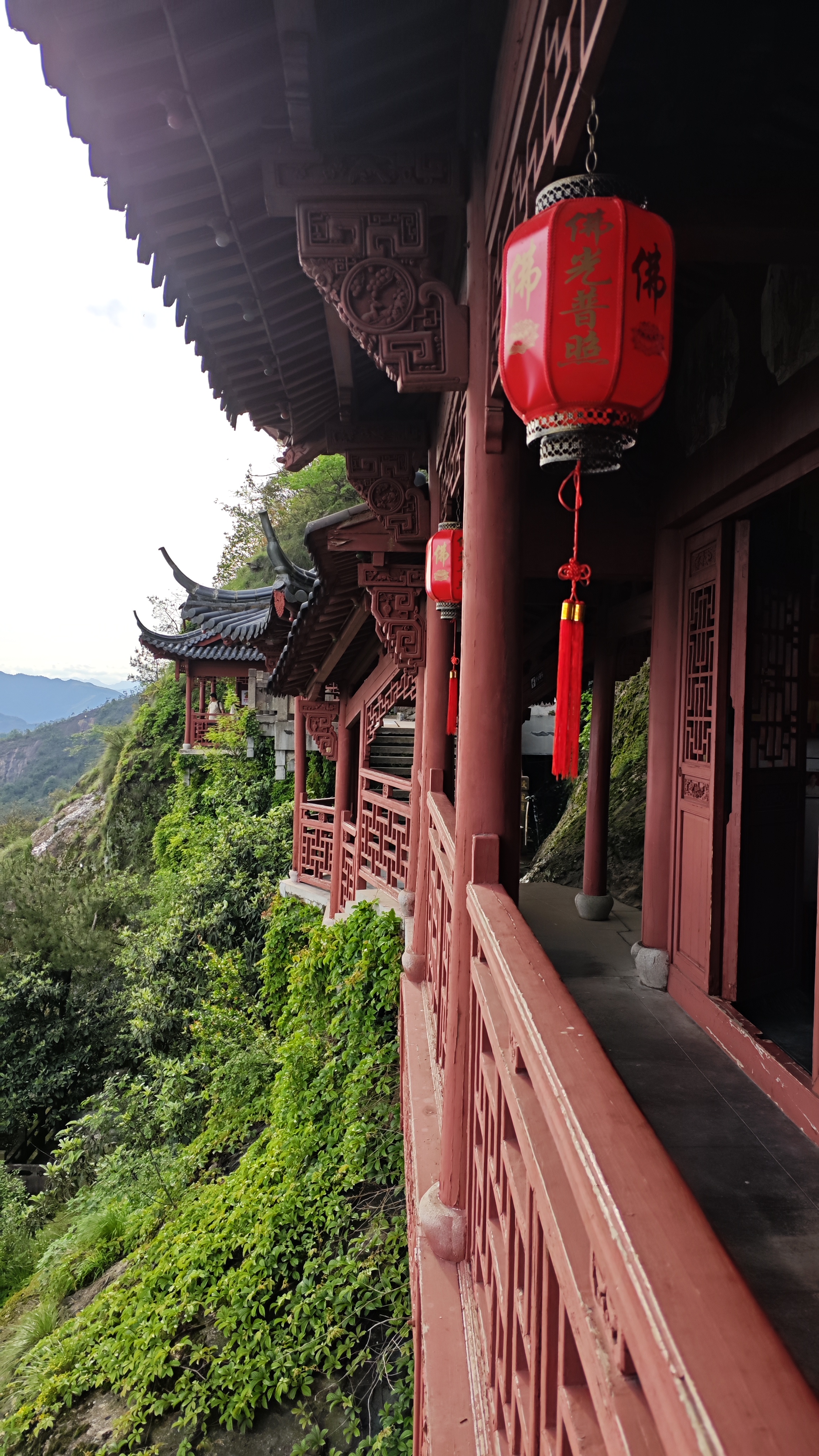 我们满怀期待地再次探访了风景如画的大慈岩景区