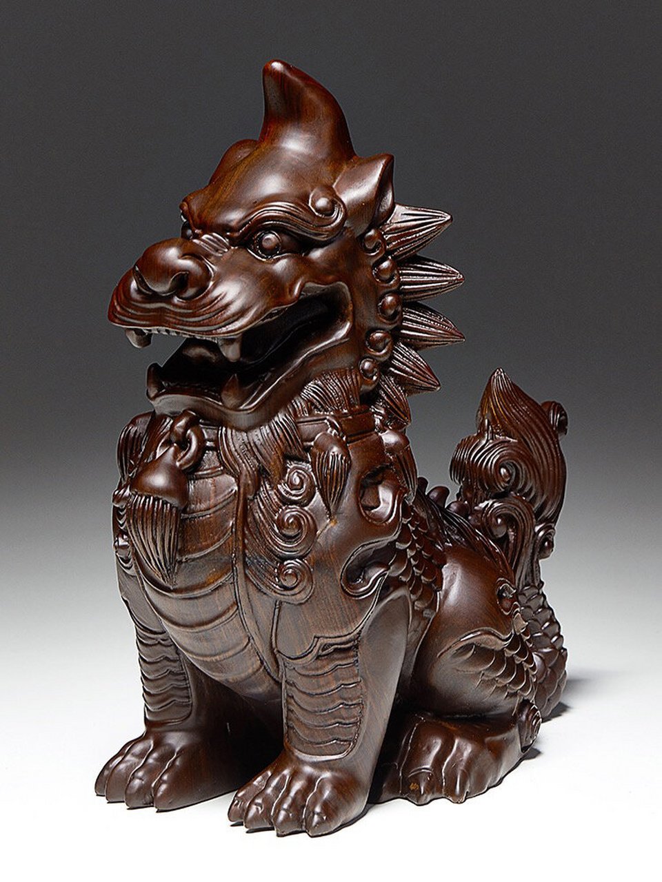 獬豸,古代公正的象征 獬豸是中国古代神话传说中的神兽,类似麒麟,全身