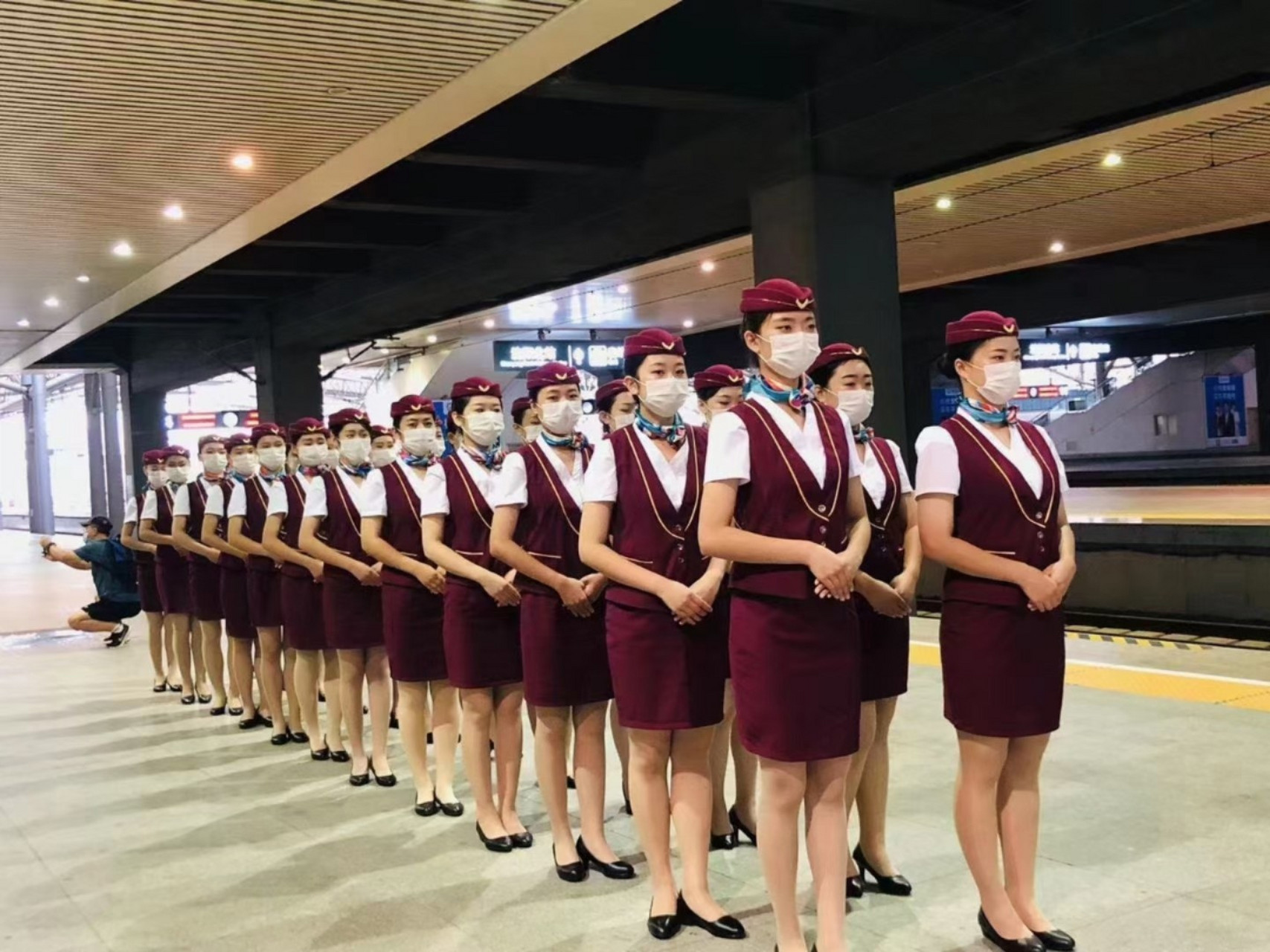 高铁乘务员利与弊,你确定还想去 关于高铁动车乘务员 现在的铁路局