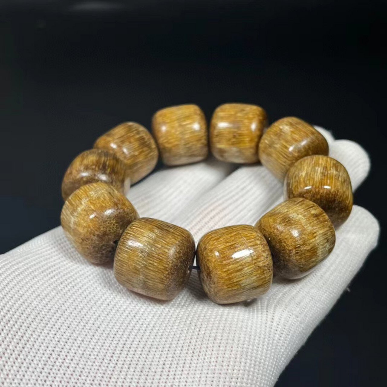 9620mm披毛犀手串 万年老料披毛犀-金丝老型手串,极品老料,油润无比