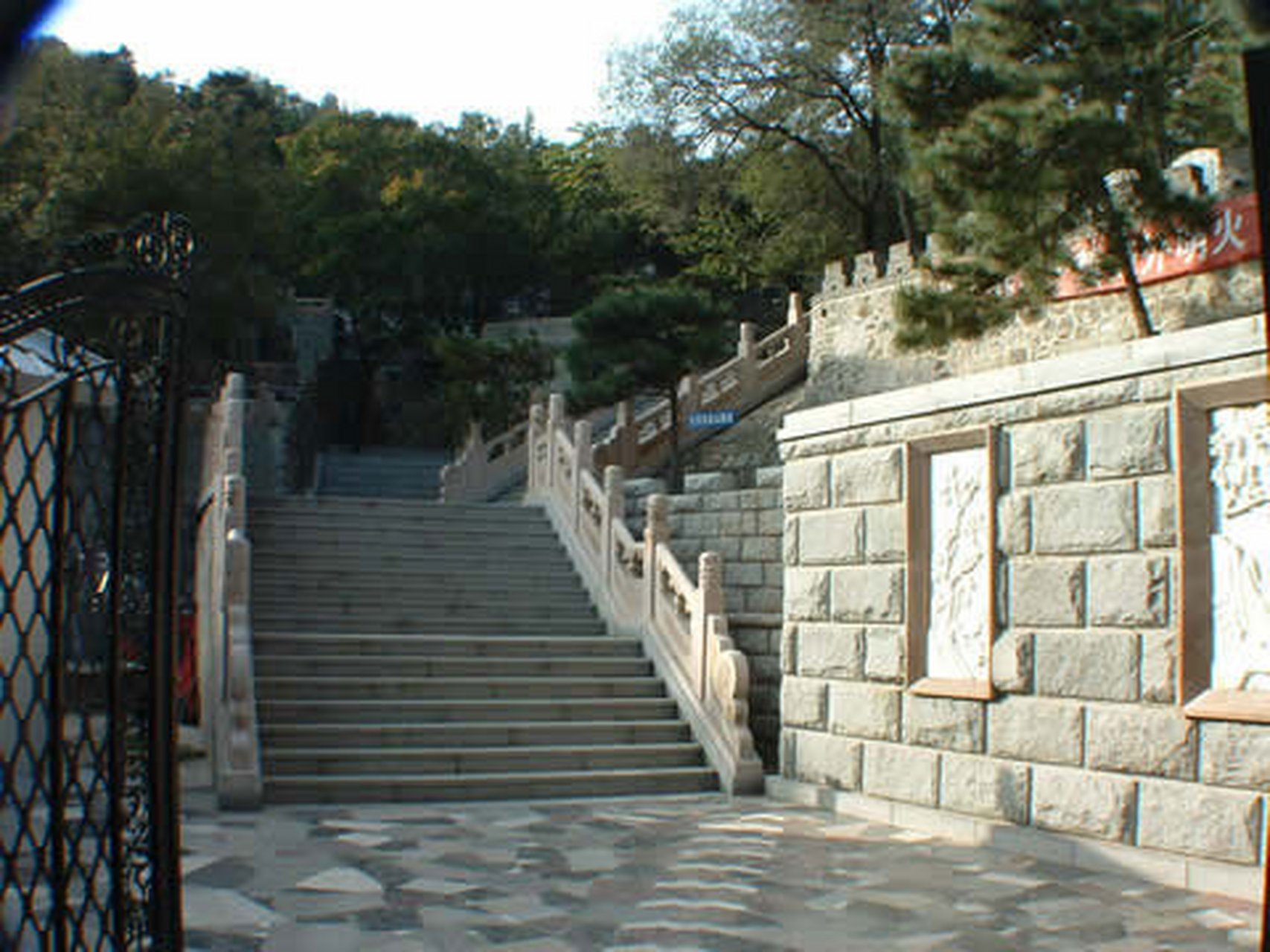 北京香山金山陵园图片