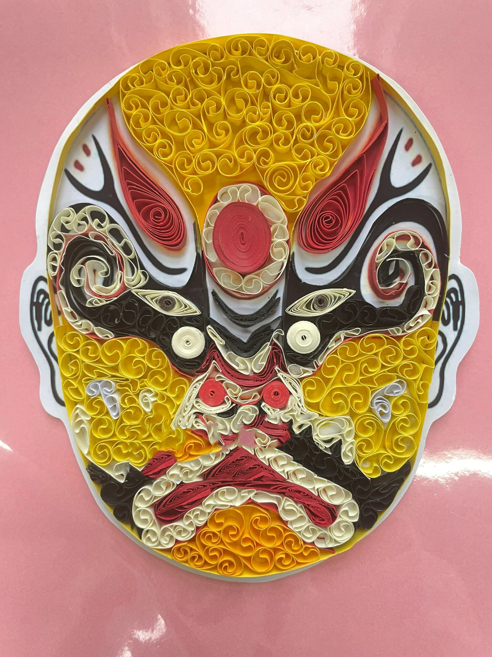 衍纸脸谱 图一是我做的,后面的就是四年级学生做的