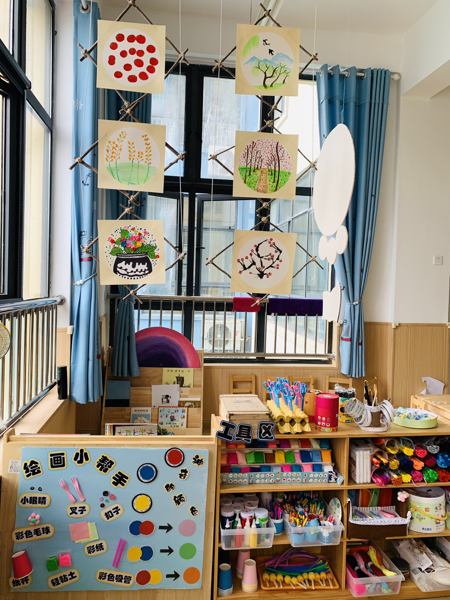 幼儿园小班美工区