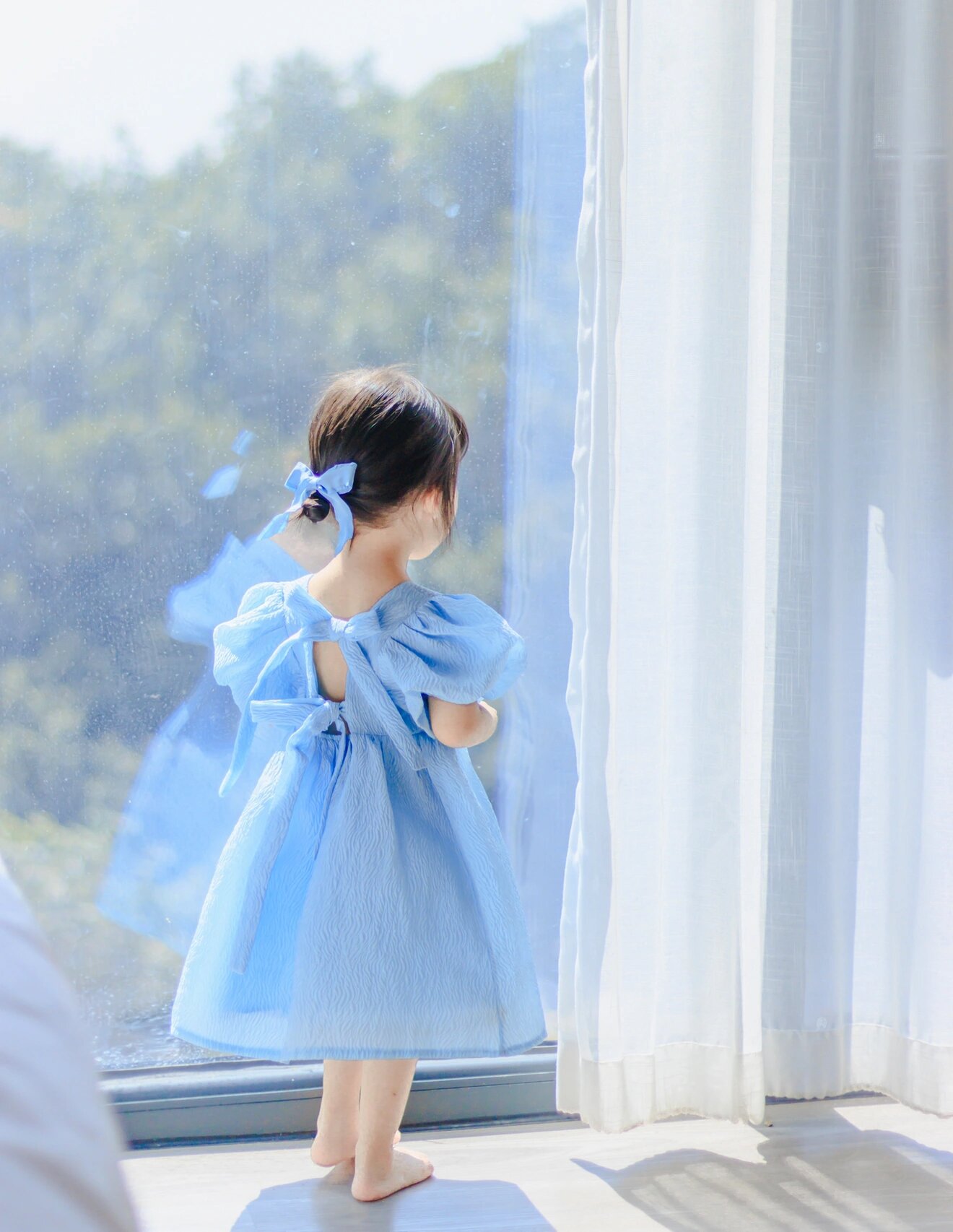 2岁女儿的背影也太好看了